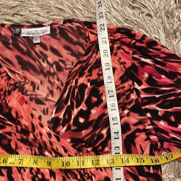 Jennifer Lopez Pink and Black Leopard Print V Neck Top - Picture 7 of 8